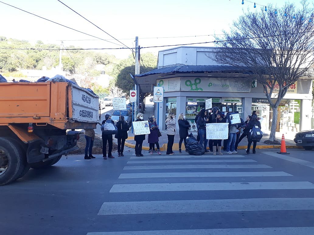 Marcha en Río Ceballos en rechazo al basurero 