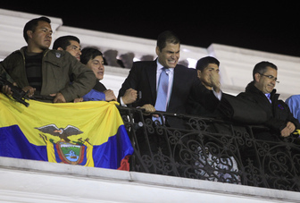 ecuadorcorreabalcon.jpg