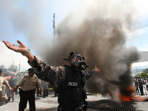 ecuadorpoliciagases.jpg