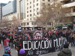 chile_marcha_estudiantes.jpg
