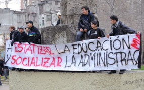 chilenoestudiantestomanliceosjulio2011.jpg