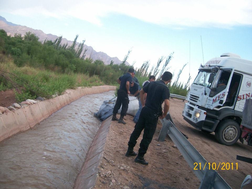 vuelco_camion_alumbrera.jpg