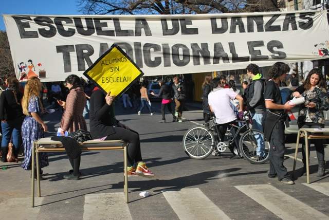 escuela_danzas_trad_tomada.jpg