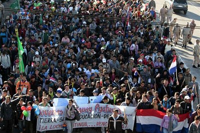 paraguaymarchacontralatifundio.jpg