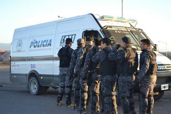 policias bloqueo barrick