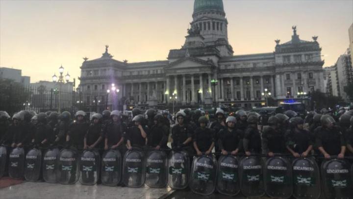 policia bloquea congreso