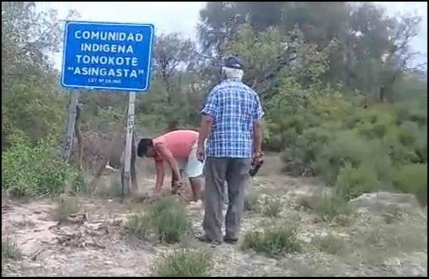 comunidad asingasta sacan cartel