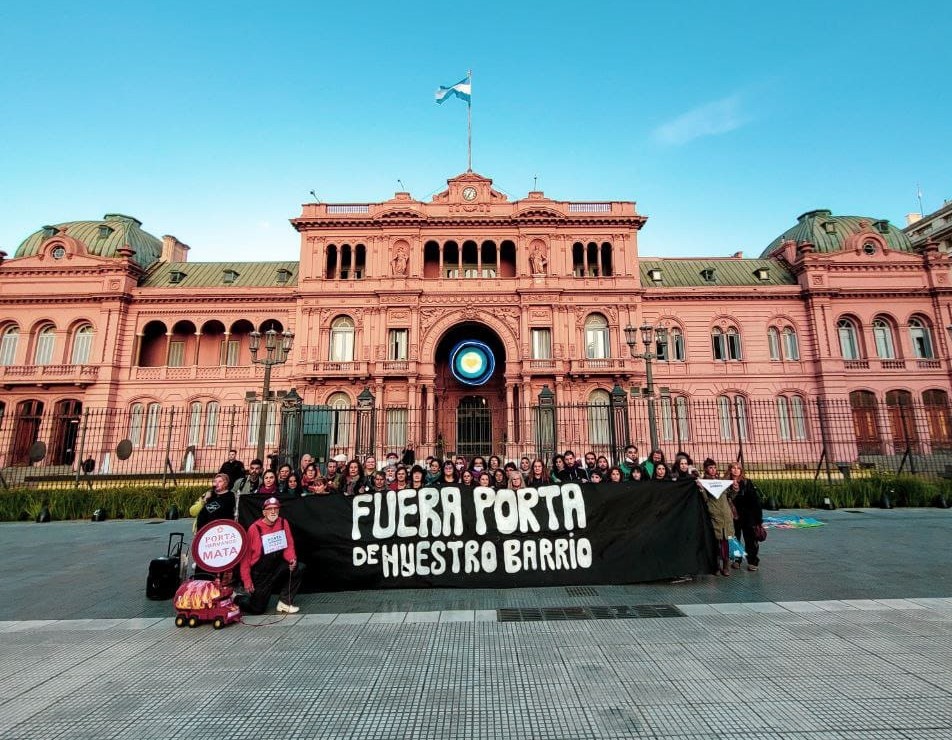 fuera porta de nuestro barrio