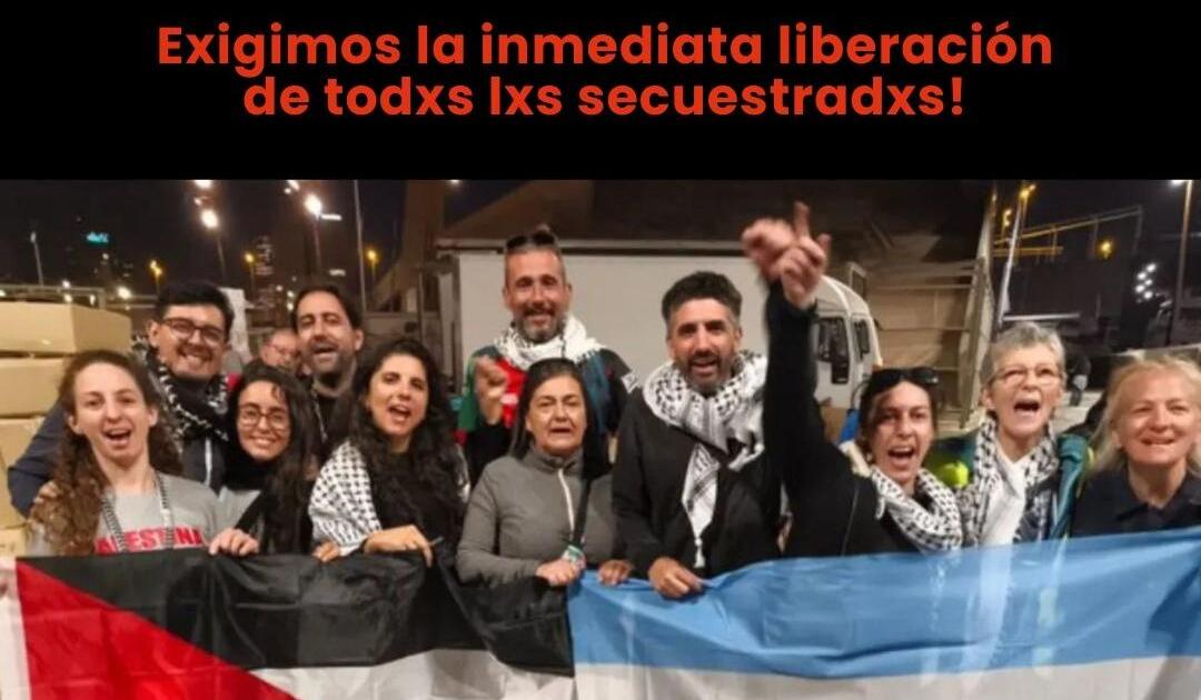 Texto: Exigimos la inmediata liberación de todos los secuestrados. Con imagen de personas con bandera de Palestina y de Argentina.