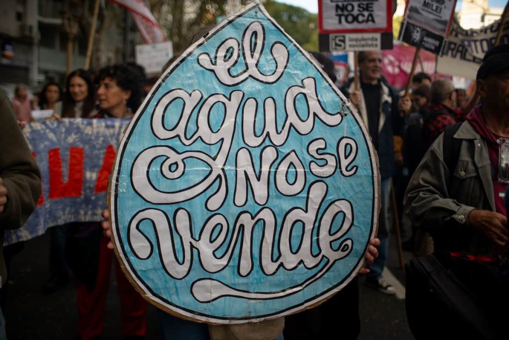 Privatización de AySA: “El acceso al agua debe permanecer bajo control público”