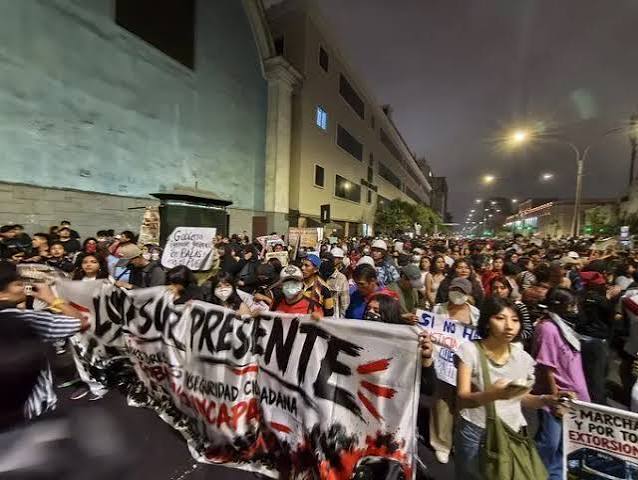 Perú: juventud marcha en Lima contra Fujimori